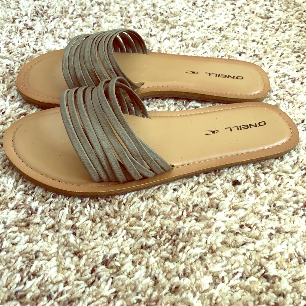 O’Neill sandal in sage green, size 8.